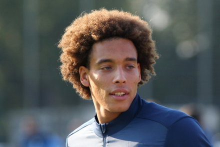 106412_med_axel_witsel_chega_a_sao_petersburgo.jpg.jpg