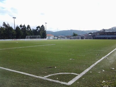 Estádio do C.C.R Alqueidão da Serra (POR)
