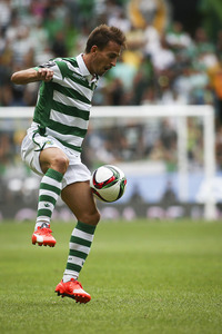 Joo Pereira domina a bola