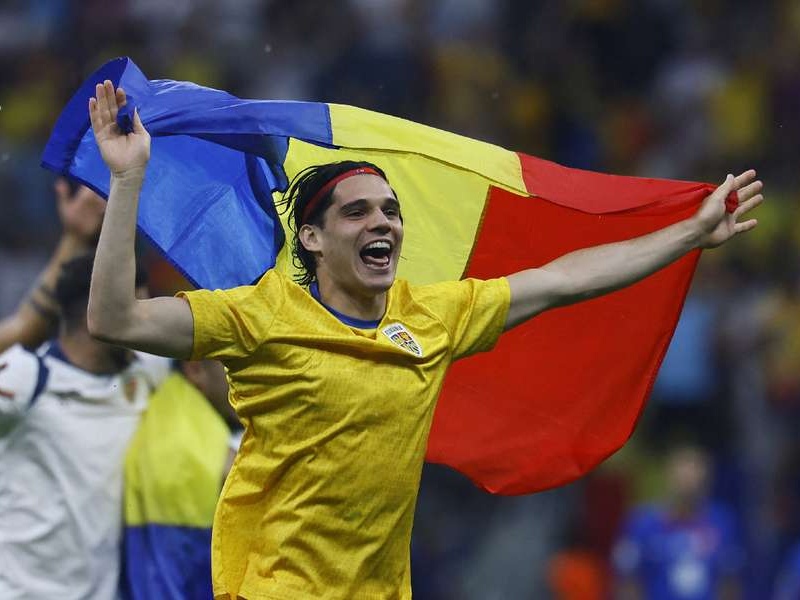 Ianis Hagi (ROM)