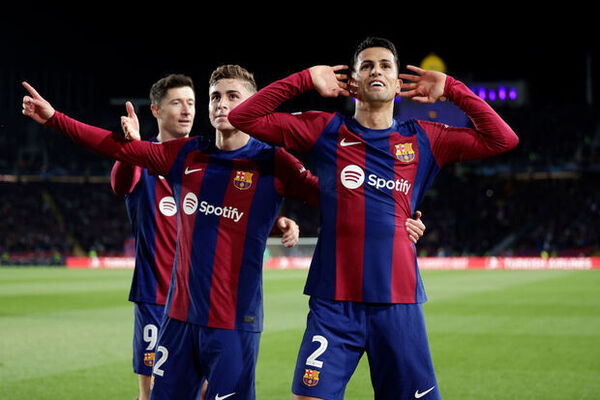 Barcelona zieht in die nchste Runde von Champions League