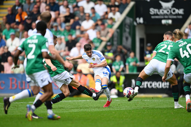 Leeds United erringt knappen Sieg gegen Plymouth Argyle in spannendem Match