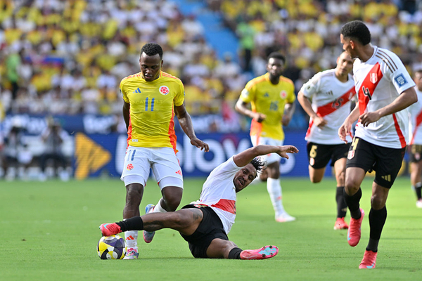 Kolumbien spielt schlecht in Barranquilla und erreicht nur ein Unentschieden gegen Peru